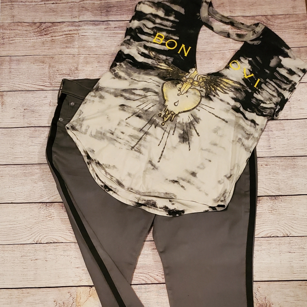 Express Jeans size 18 Bon Jovi Tee L